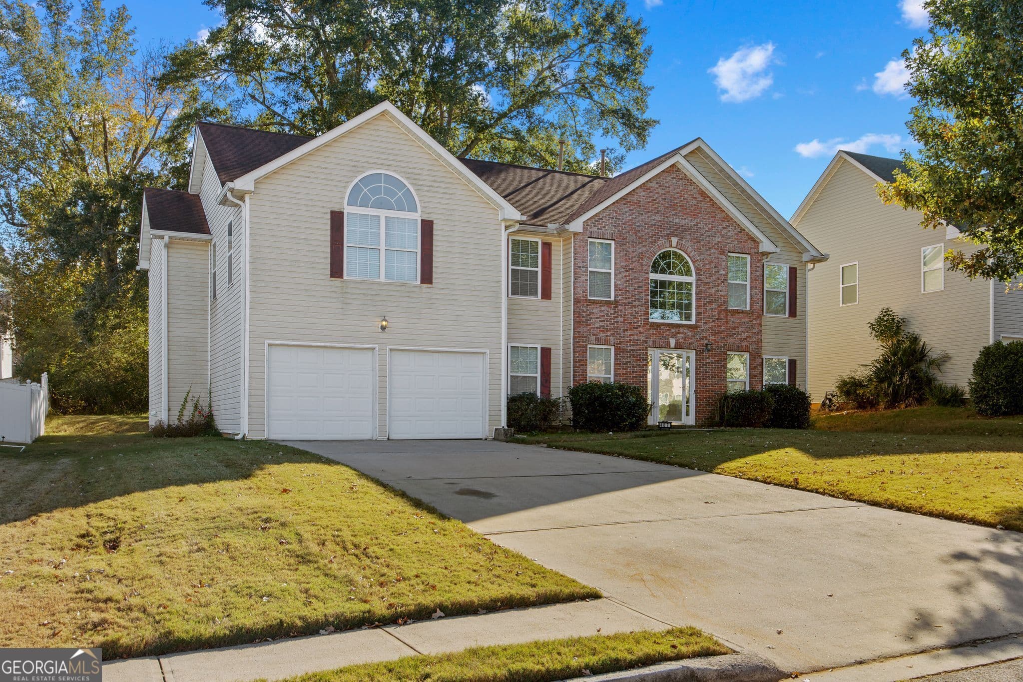 6 bedroom, 3 bathroom, 3,584 sq ft single family residence for sale at 407 Grier Drive, Locust Grove, GA 30248 — photo 2