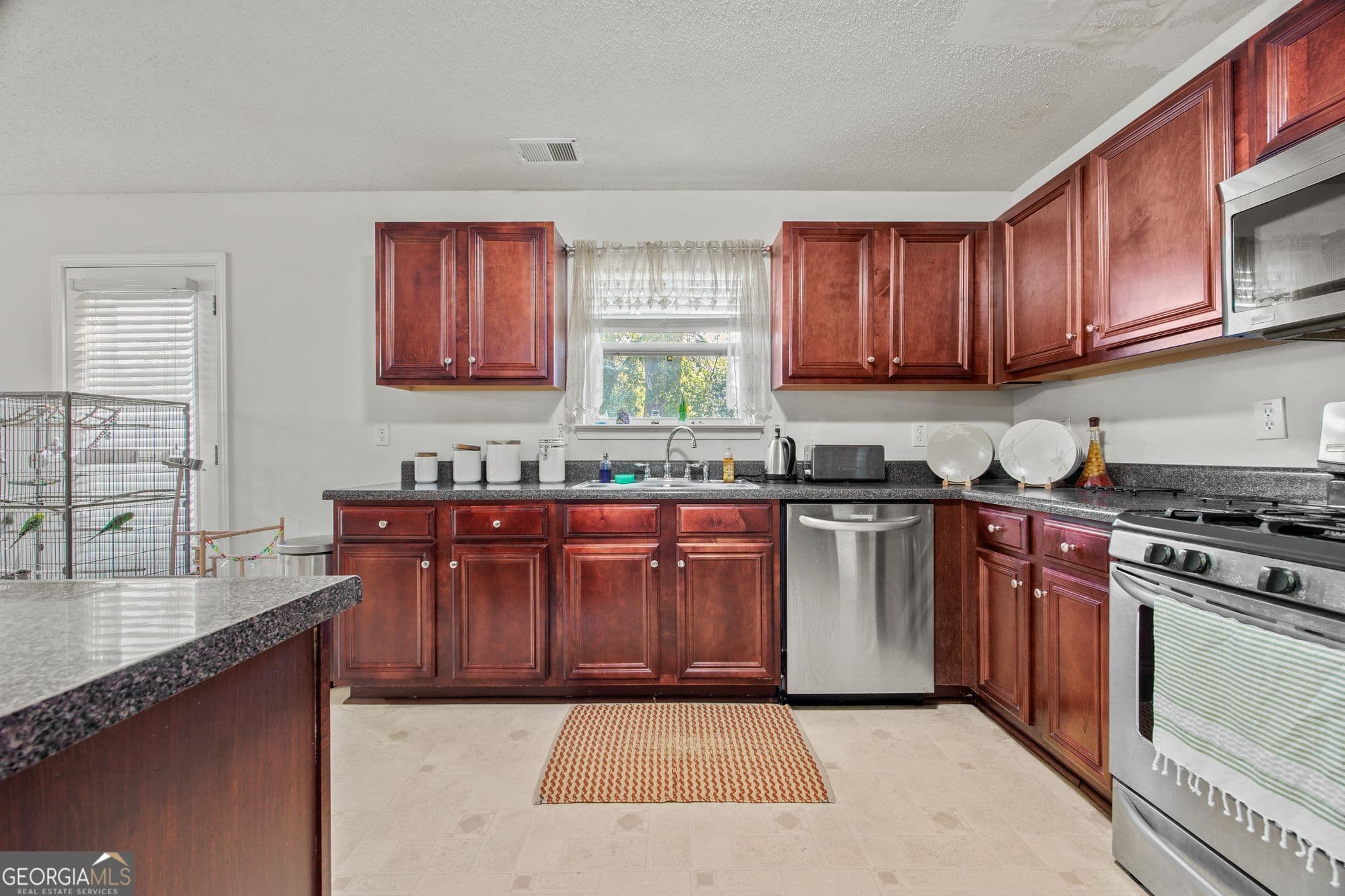6 bedroom, 3 bathroom, 3,584 sq ft single family residence for sale at 407 Grier Drive, Locust Grove, GA 30248 — photo 7