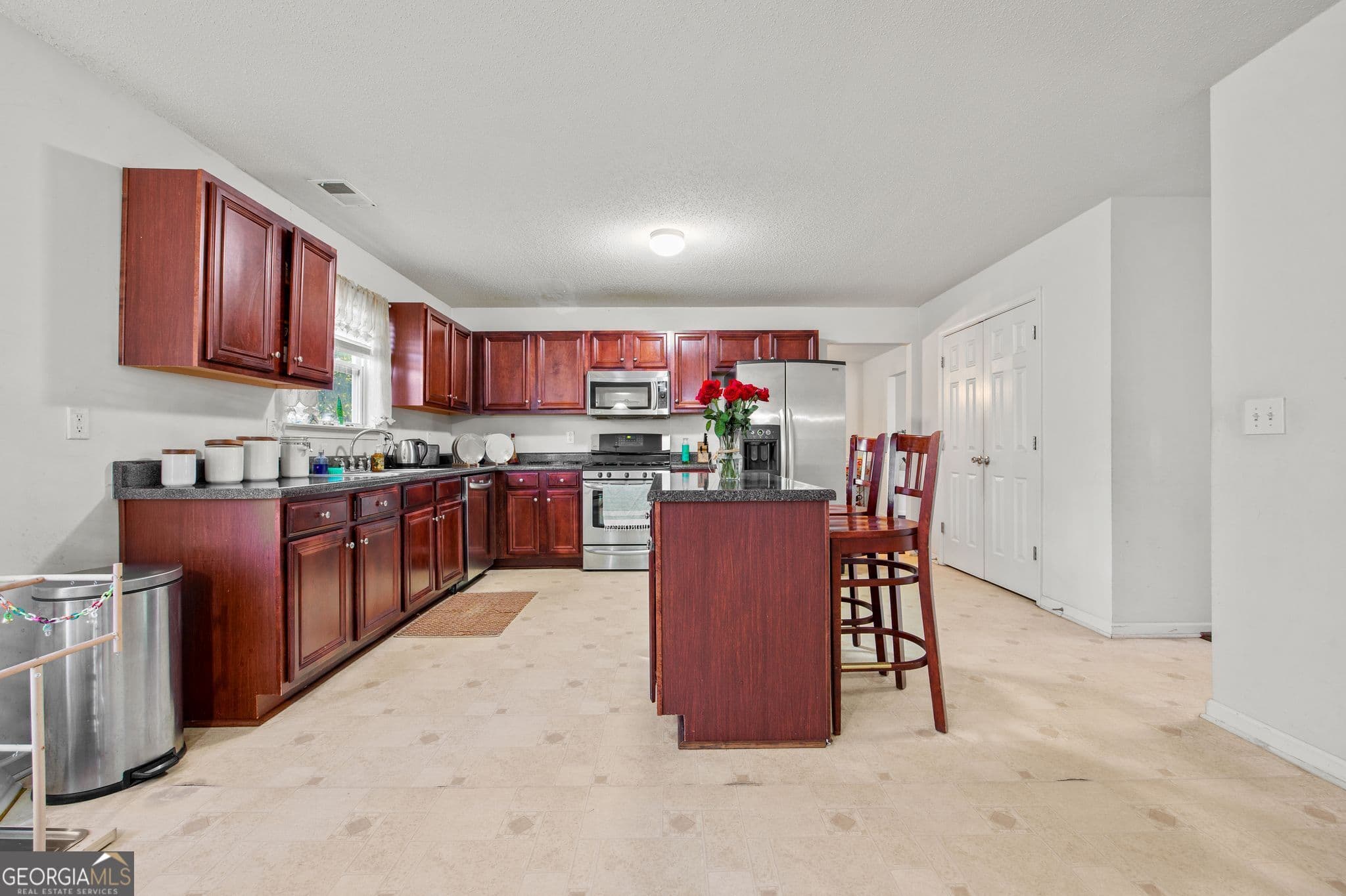 6 bedroom, 3 bathroom, 3,584 sq ft single family residence for sale at 407 Grier Drive, Locust Grove, GA 30248 — photo 9