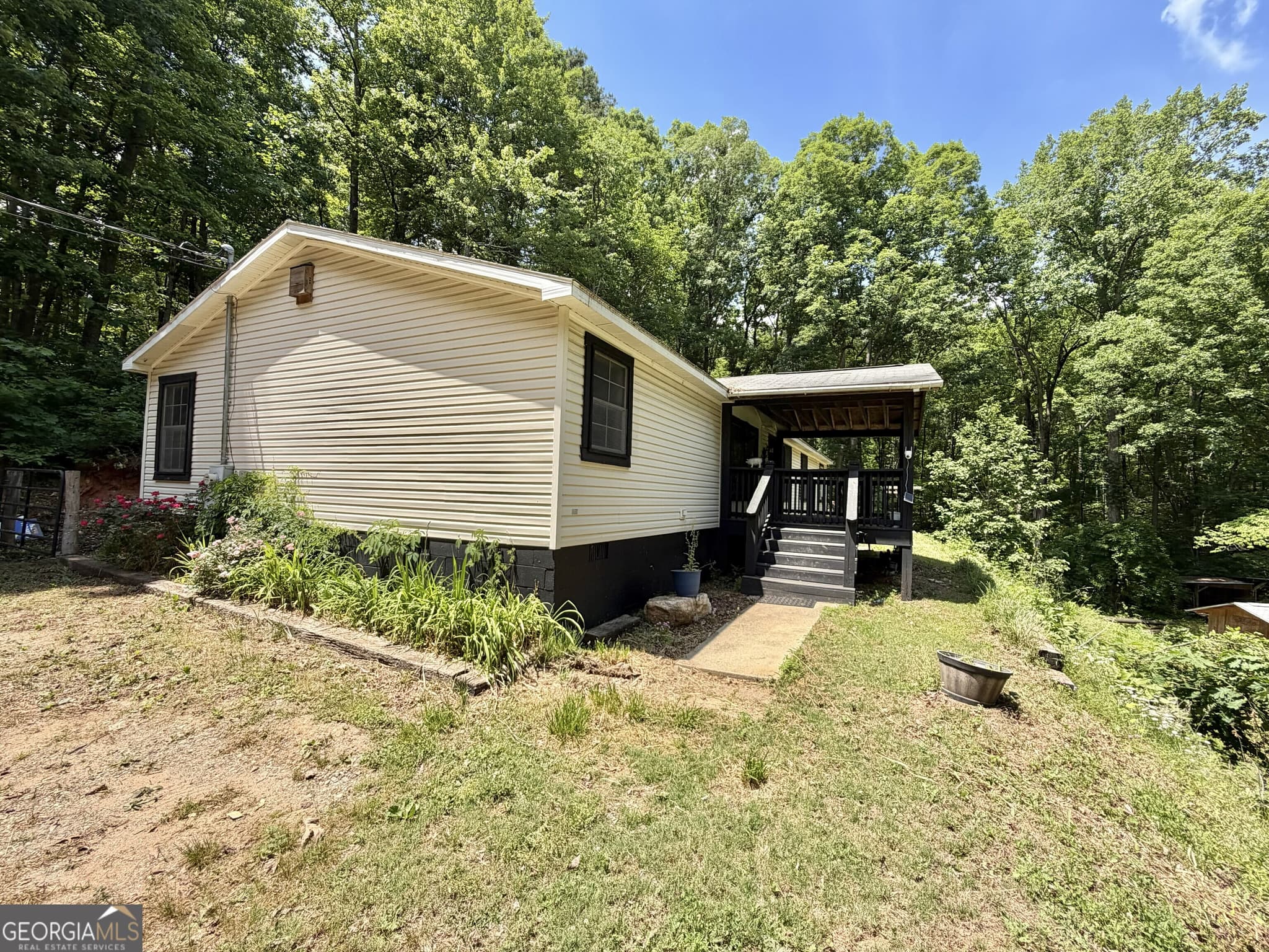 4 bedroom, 2 bathroom, 1,890 sq ft manufactured home,single family residence sold at 325 Fern Valley Trail, Clarkesville, GA 30523