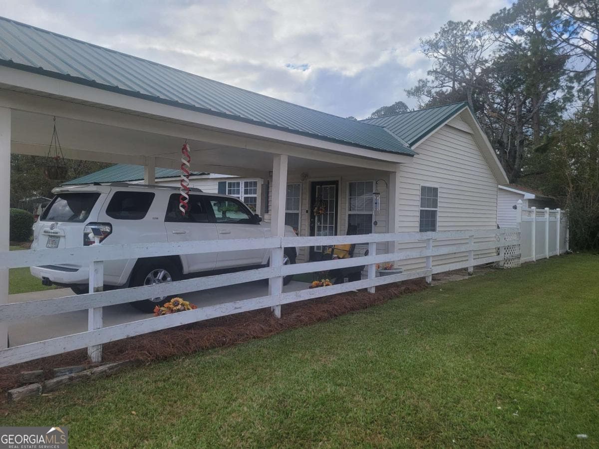 2 bedroom, 1 bathroom single family residence for sale at 30 S Mccrorie Street, Baxley, GA 31513 — photo 2