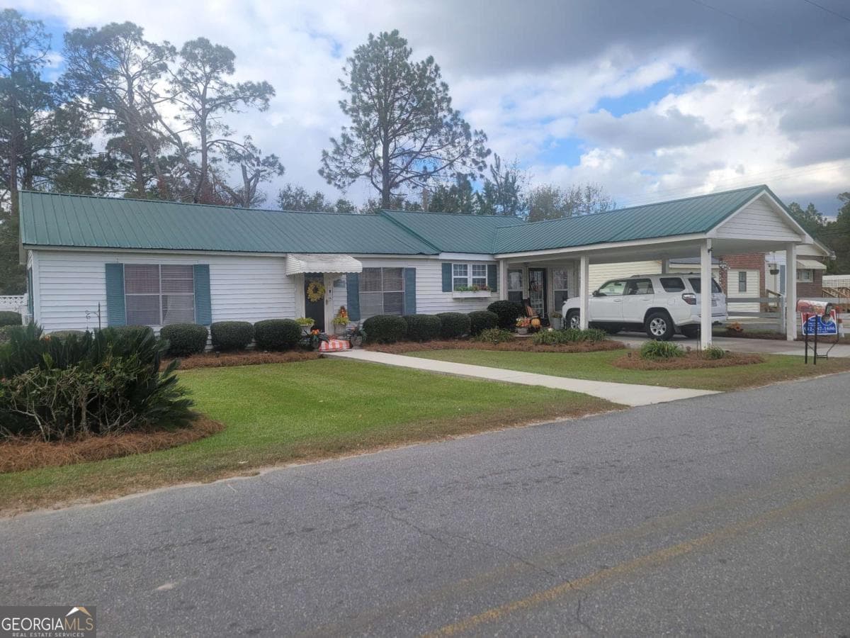 2 bedroom, 1 bathroom single family residence for sale at 30 S Mccrorie Street, Baxley, GA 31513