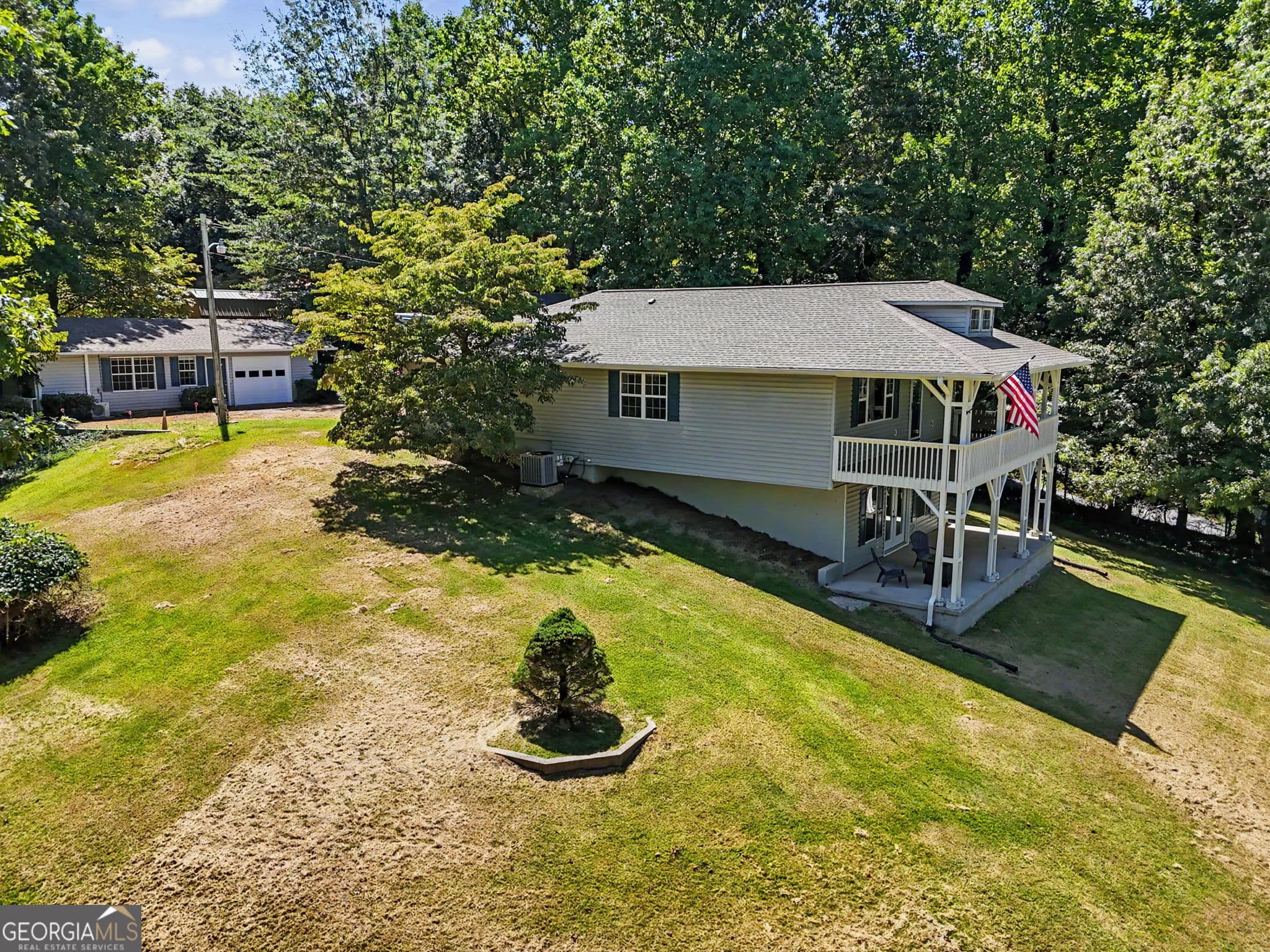 2 bedroom, 3.5 bathroom, 2,318 sq ft single family residence for sale at 383 Morgan Drive, Hiawassee, GA 30546 — photo 3