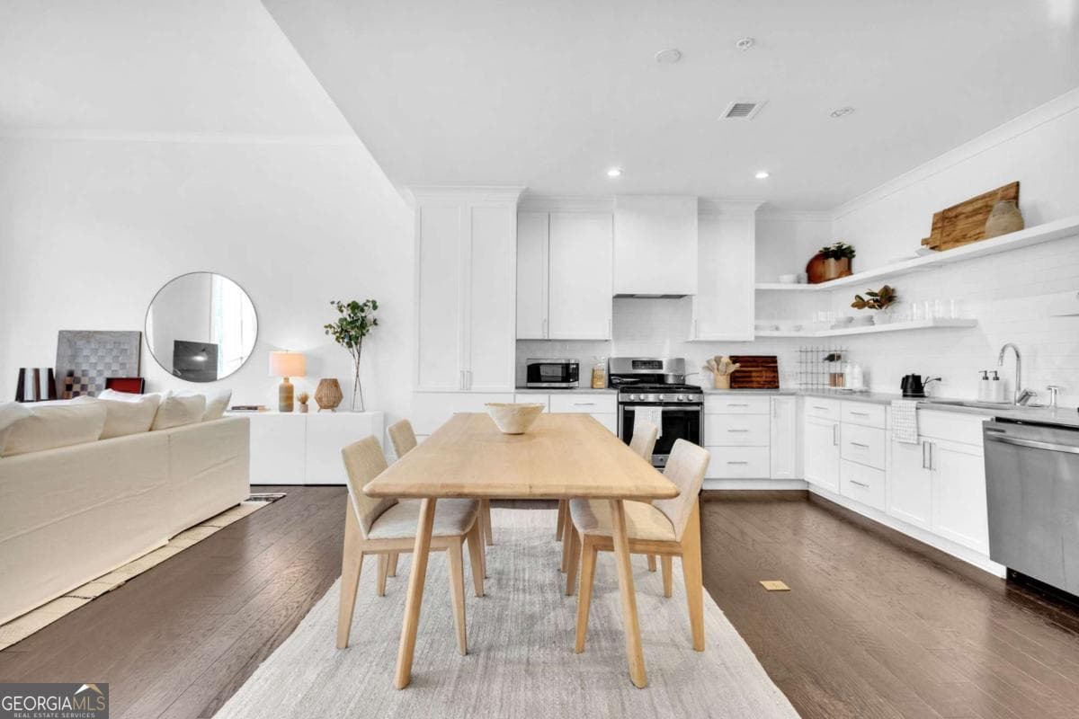 1 bedroom, 1 bathroom, 892 sq ft loft,condominium for sale at 10625 Serenbe Lane 206, Chattahoochee Hills, GA 30268 — photo 3