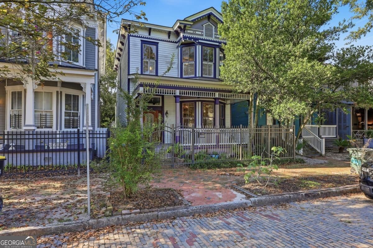 3 bedroom, 2.5 bathroom, 1,887 sq ft single family residence for sale at 209 W 38Th Street, Savannah, GA 31401 — photo 2