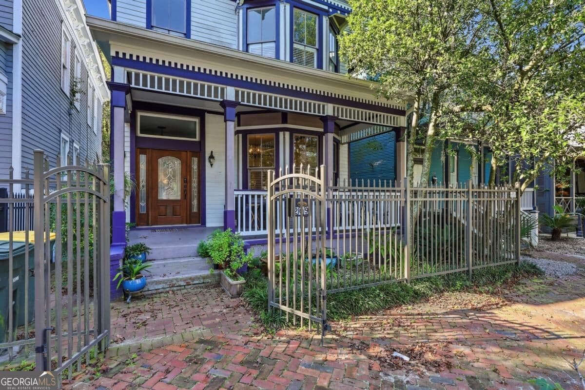 3 bedroom, 2.5 bathroom, 1,887 sq ft single family residence for sale at 209 W 38Th Street, Savannah, GA 31401 — photo 4