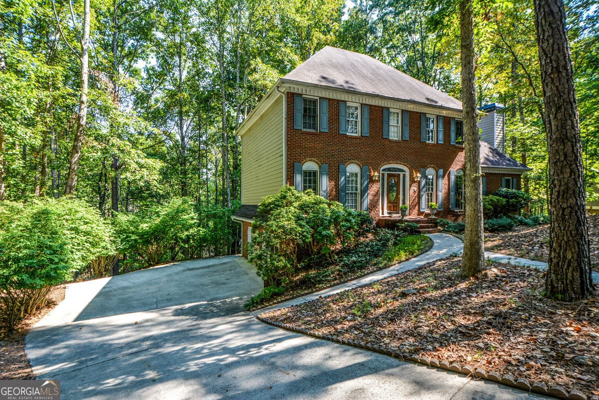 4 bedroom, 3 bathroom, 3,380 sq ft single family residence for sale at 3515 Stone Cliff Way, Woodstock, GA 30189 — photo 4