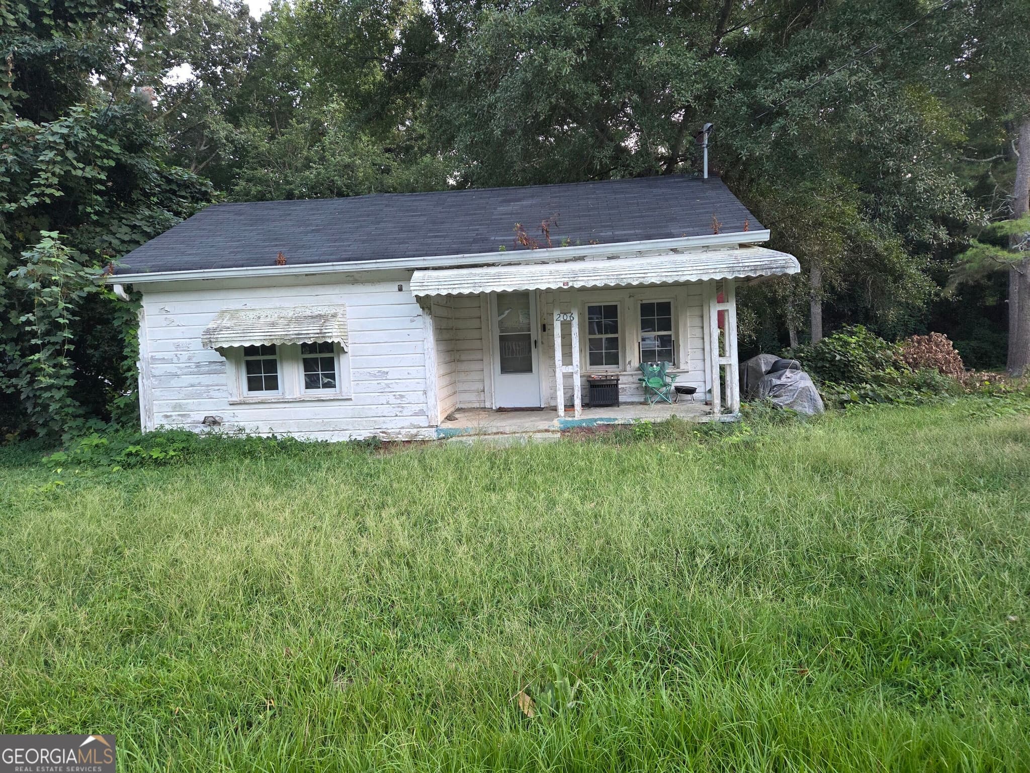 2 bedroom, 1 bathroom, 796 sq ft single family residence for sale at 206 Edwards Street, Bremen, GA 30110