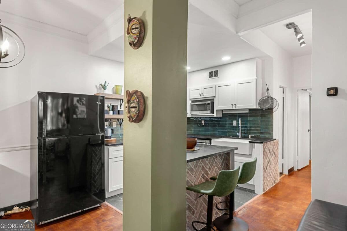 2 bedroom, 1 bathroom, 840 sq ft condominium for sale at 3060 Pharr Court North 216, Atlanta, GA 30305 — photo 6