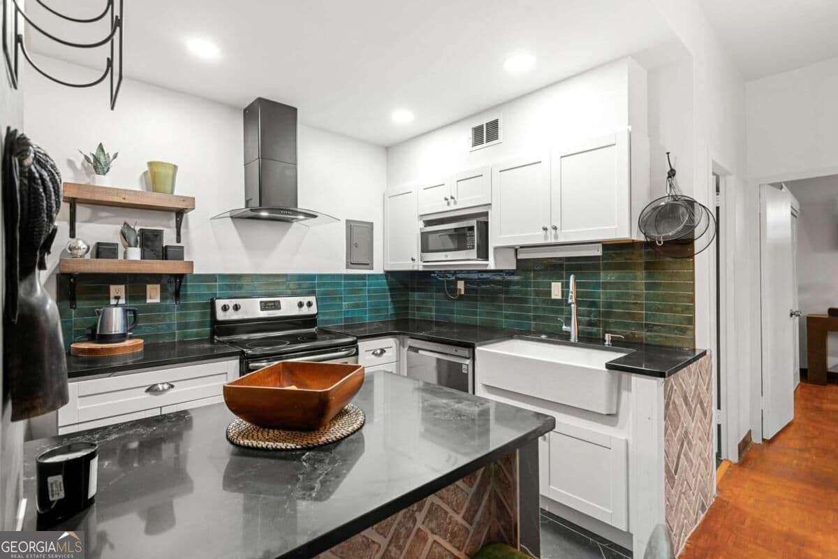 2 bedroom, 1 bathroom, 840 sq ft condominium for sale at 3060 Pharr Court North 216, Atlanta, GA 30305 — photo 7