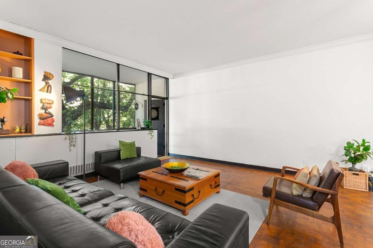 2 bedroom, 1 bathroom, 840 sq ft condominium for sale at 3060 Pharr Court North 216, Atlanta, GA 30305 — photo 5