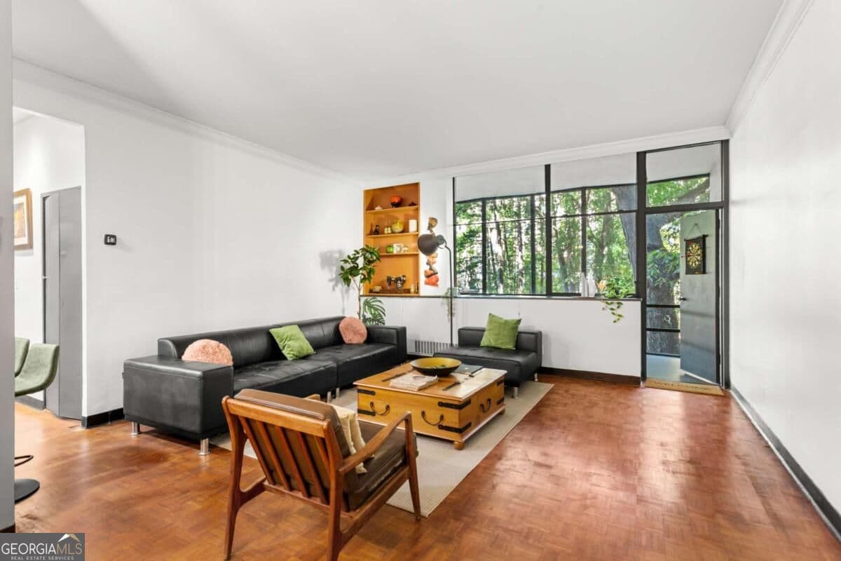 2 bedroom, 1 bathroom, 840 sq ft condominium for sale at 3060 Pharr Court North 216, Atlanta, GA 30305 — photo 4