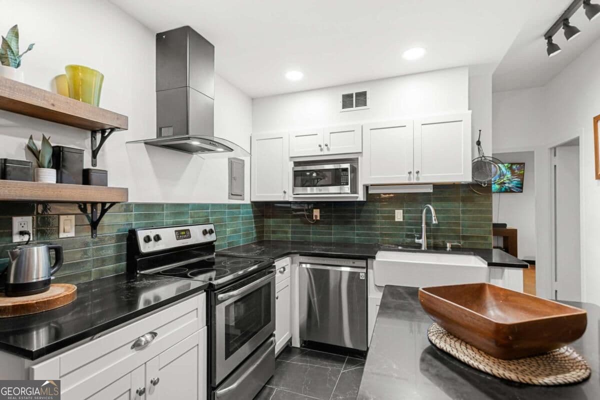 2 bedroom, 1 bathroom, 840 sq ft condominium for sale at 3060 Pharr Court North 216, Atlanta, GA 30305 — photo 8
