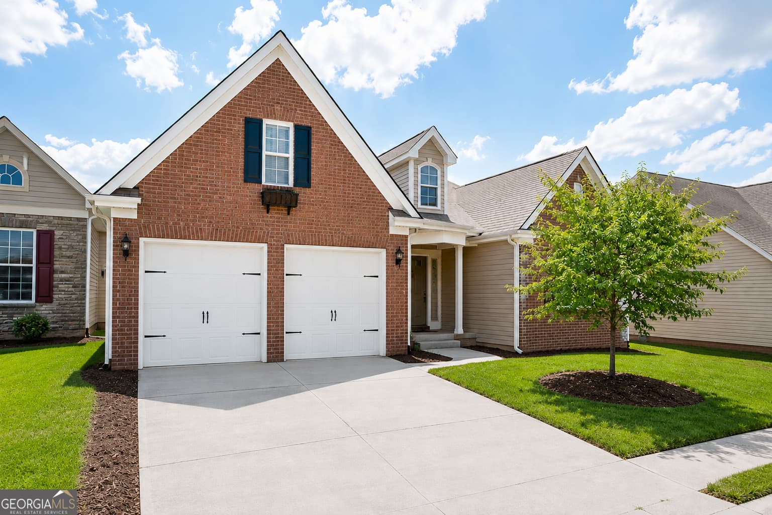 2 bedroom, 2 bathroom, 2,343 sq ft single family residence for sale at 335 Grand Teton Circle, Fayetteville, GA 30215 — photo 2