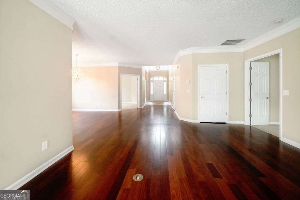 2 bedroom, 2 bathroom, 2,343 sq ft single family residence for sale at 335 Grand Teton Circle, Fayetteville, GA 30215 — photo 3