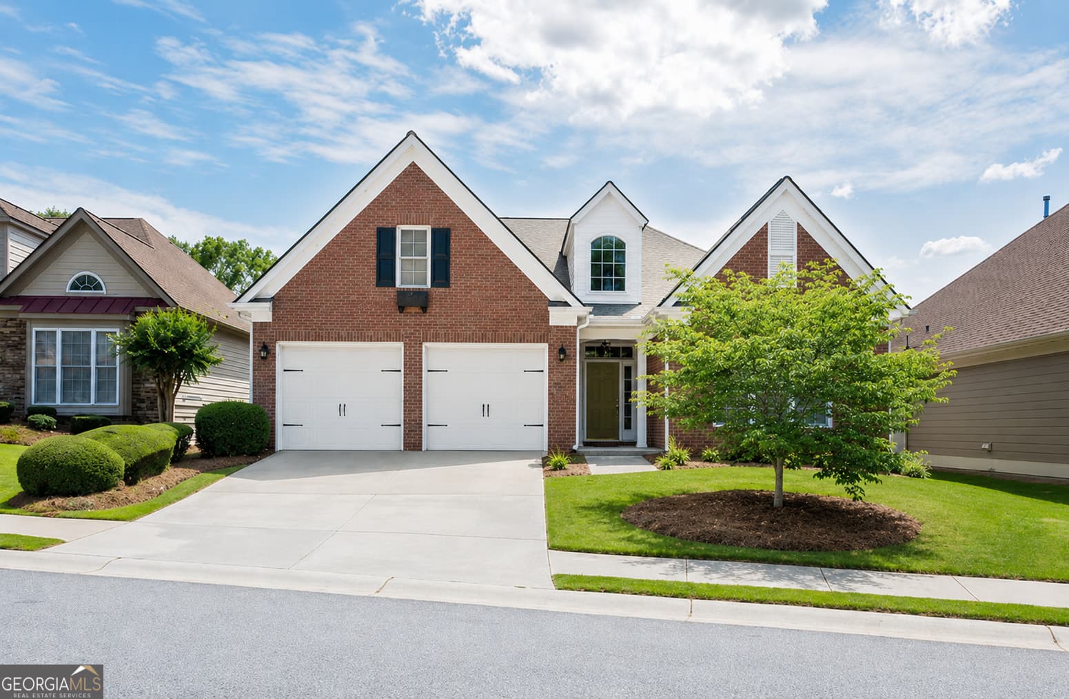 2 bedroom, 2 bathroom, 2,343 sq ft single family residence for sale at 335 Grand Teton Circle, Fayetteville, GA 30215 — photo 1 of 23