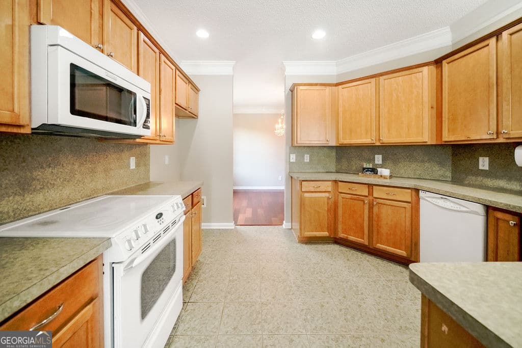 2 bedroom, 2 bathroom, 2,343 sq ft single family residence for sale at 335 Grand Teton Circle, Fayetteville, GA 30215 — photo 9