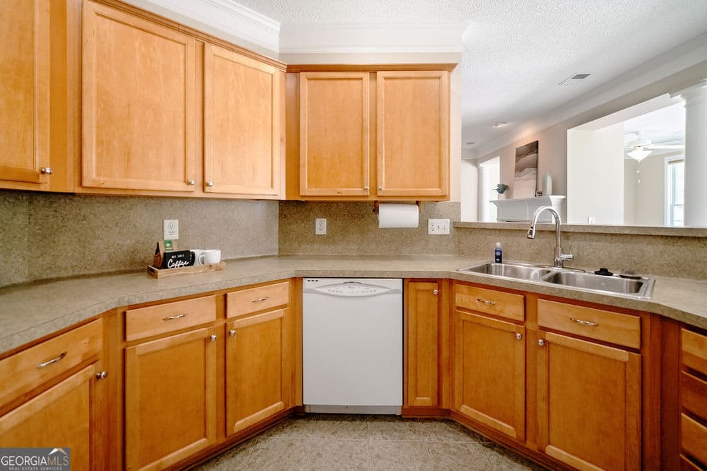 2 bedroom, 2 bathroom, 2,343 sq ft single family residence for sale at 335 Grand Teton Circle, Fayetteville, GA 30215 — photo 10