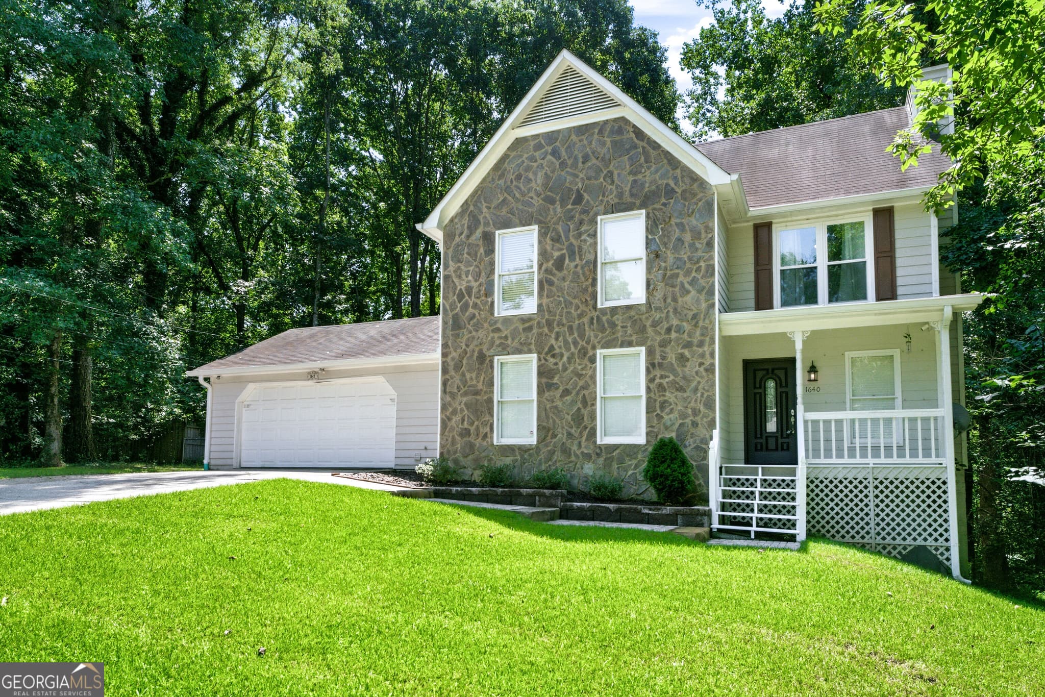 3 bedroom, 2.5 bathroom, 1,344 sq ft single family residence for sale at 1640 Riverview Court, Auburn, GA 30011 — photo 2