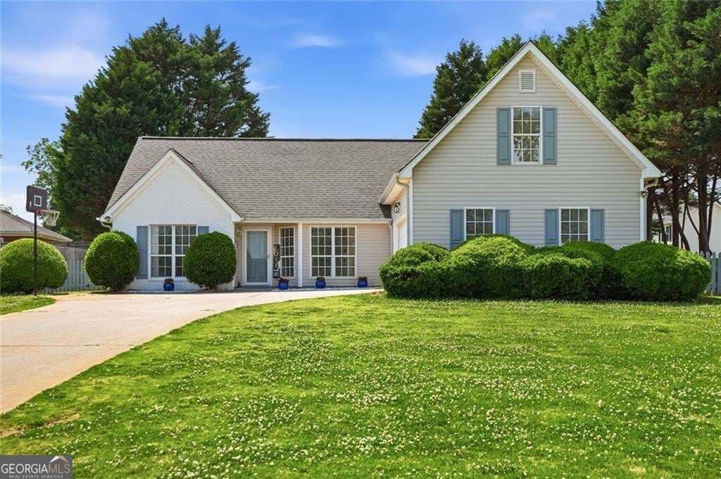 3 bedroom, 2 bathroom single family residence for rent at 35 Shenandoah Drive, Winder, GA 30680 for $2,300 a month — photo 3