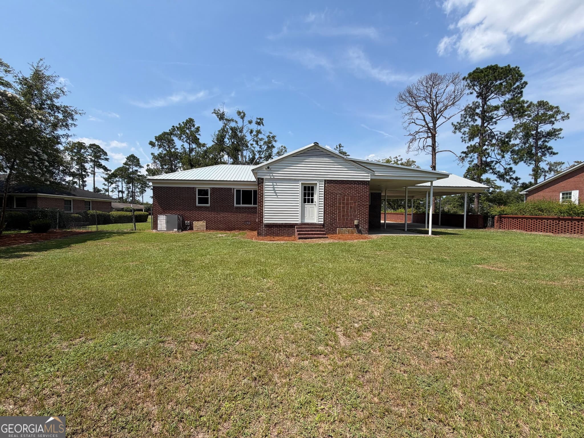 3 bedroom, 2 bathroom, 1,896 sq ft single family residence for sale at 380 N Lexington Street, Lyons, GA 30436 — photo 4