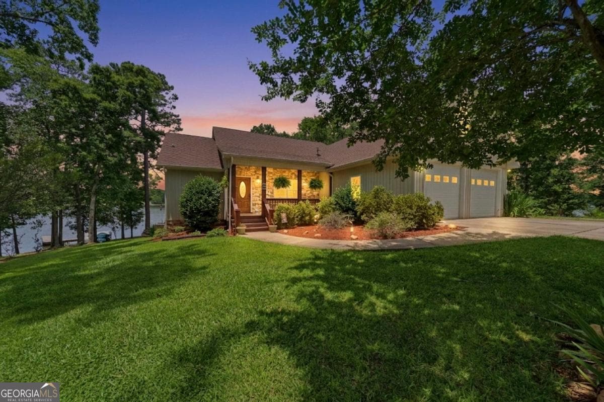 3 bedroom, 3 bathroom, 3,019 sq ft single family residence under contract at 3690 Lakecrest Drive, Sparta, GA 31087 — photo 2