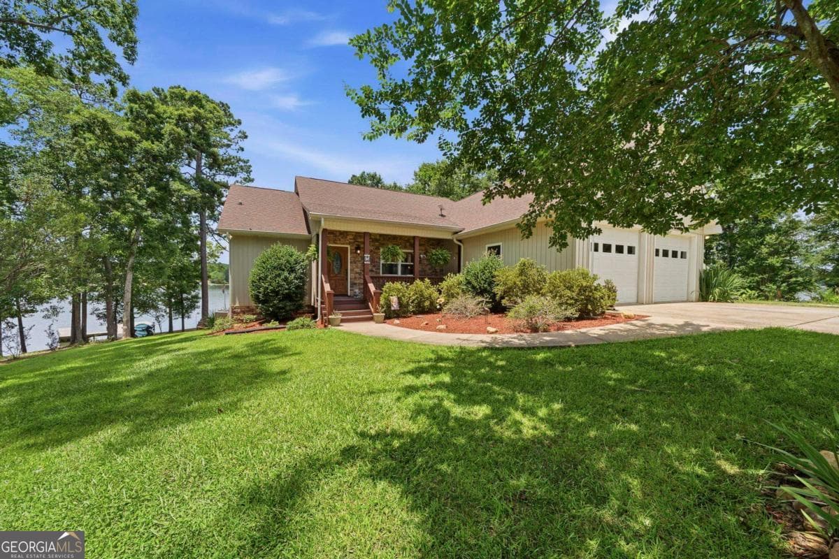 3 bedroom, 3 bathroom, 3,019 sq ft single family residence under contract at 3690 Lakecrest Drive, Sparta, GA 31087 — photo 6