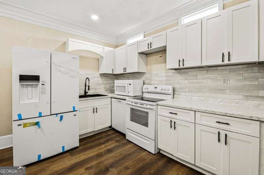 4 bedroom, 2 bathroom, 1,372 sq ft single family residence for sale at 684 S Elizabeth Place, Atlanta, GA 30318 — photo 6