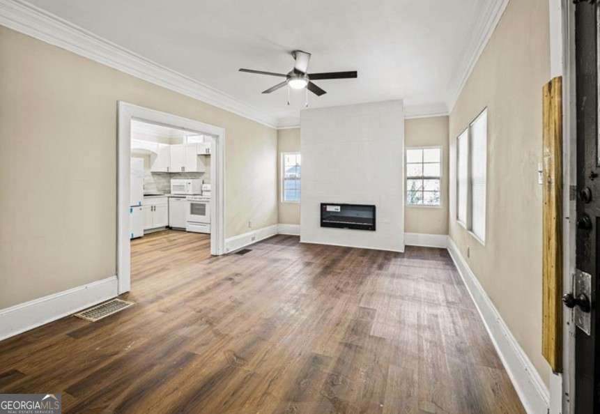 4 bedroom, 2 bathroom, 1,372 sq ft single family residence for sale at 684 S Elizabeth Place, Atlanta, GA 30318 — photo 3