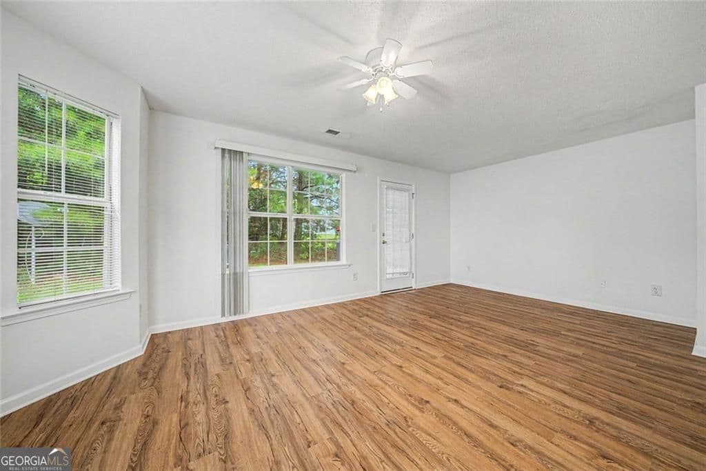 2 bedroom, 2.5 bathroom, 1,458 sq ft townhouse for sale at 413 Inkberry Drive, Atlanta, GA 30349 — photo 6