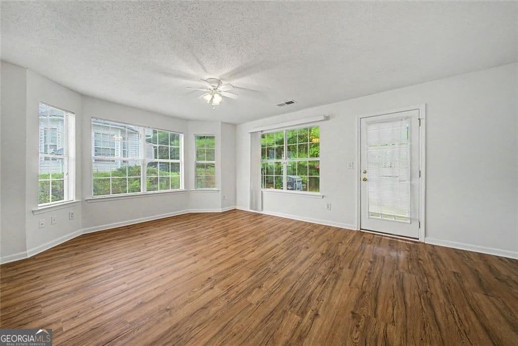 2 bedroom, 2.5 bathroom, 1,458 sq ft townhouse for sale at 413 Inkberry Drive, Atlanta, GA 30349 — photo 7
