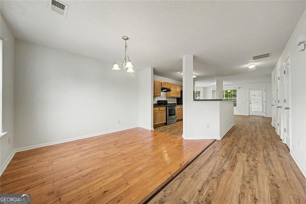 2 bedroom, 2.5 bathroom, 1,458 sq ft townhouse for sale at 413 Inkberry Drive, Atlanta, GA 30349 — photo 8