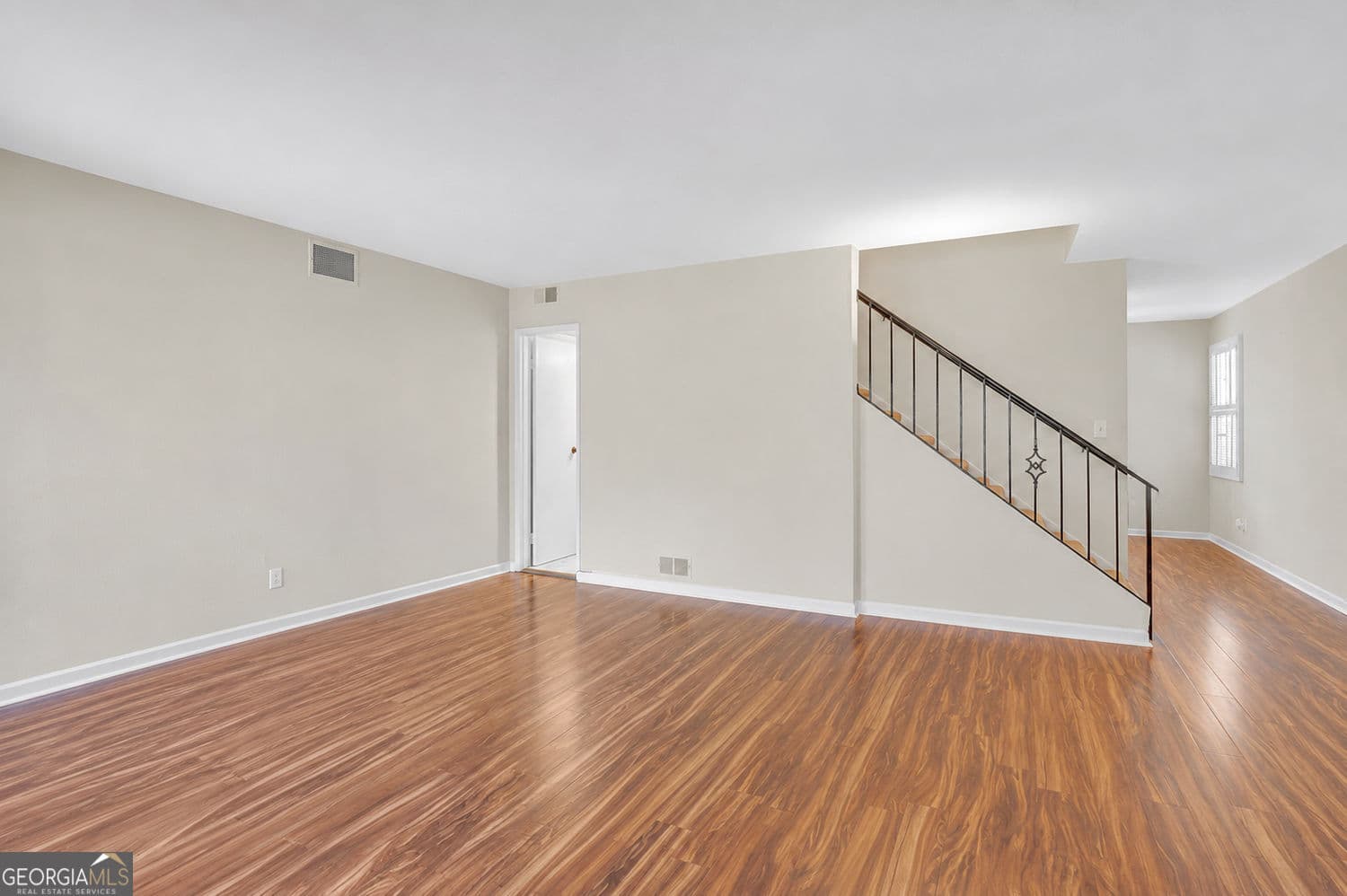 2 bedroom, 1.5 bathroom, 1,168 sq ft condominium for sale at 276 Lakemoore Drive E, Atlanta, GA 30342 — photo 7