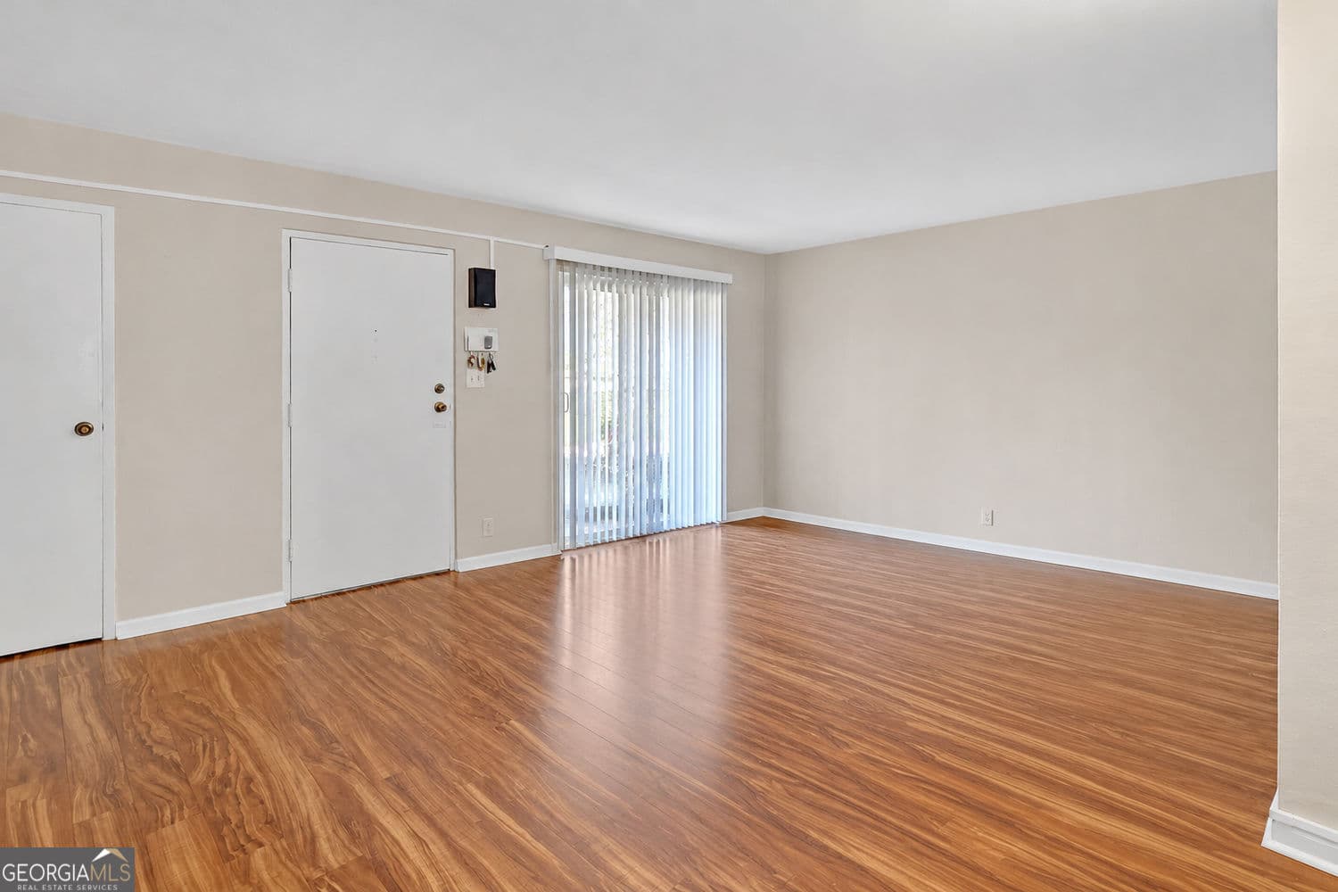 2 bedroom, 1.5 bathroom, 1,168 sq ft condominium for sale at 276 Lakemoore Drive E, Atlanta, GA 30342 — photo 5