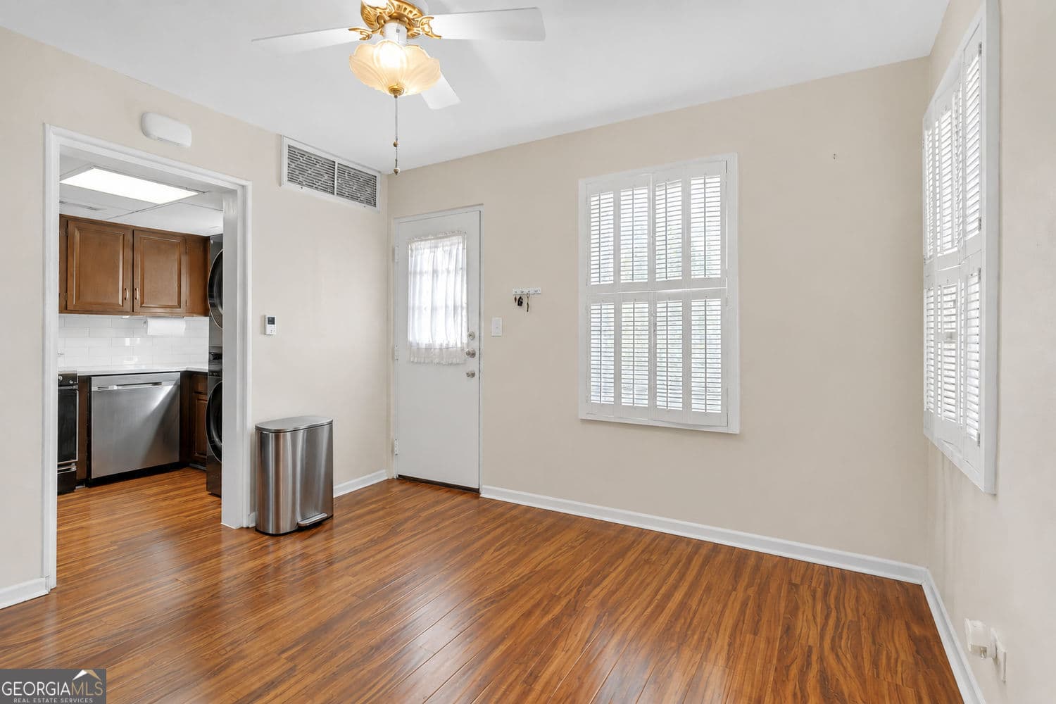 2 bedroom, 1.5 bathroom, 1,168 sq ft condominium for sale at 276 Lakemoore Drive E, Atlanta, GA 30342 — photo 9