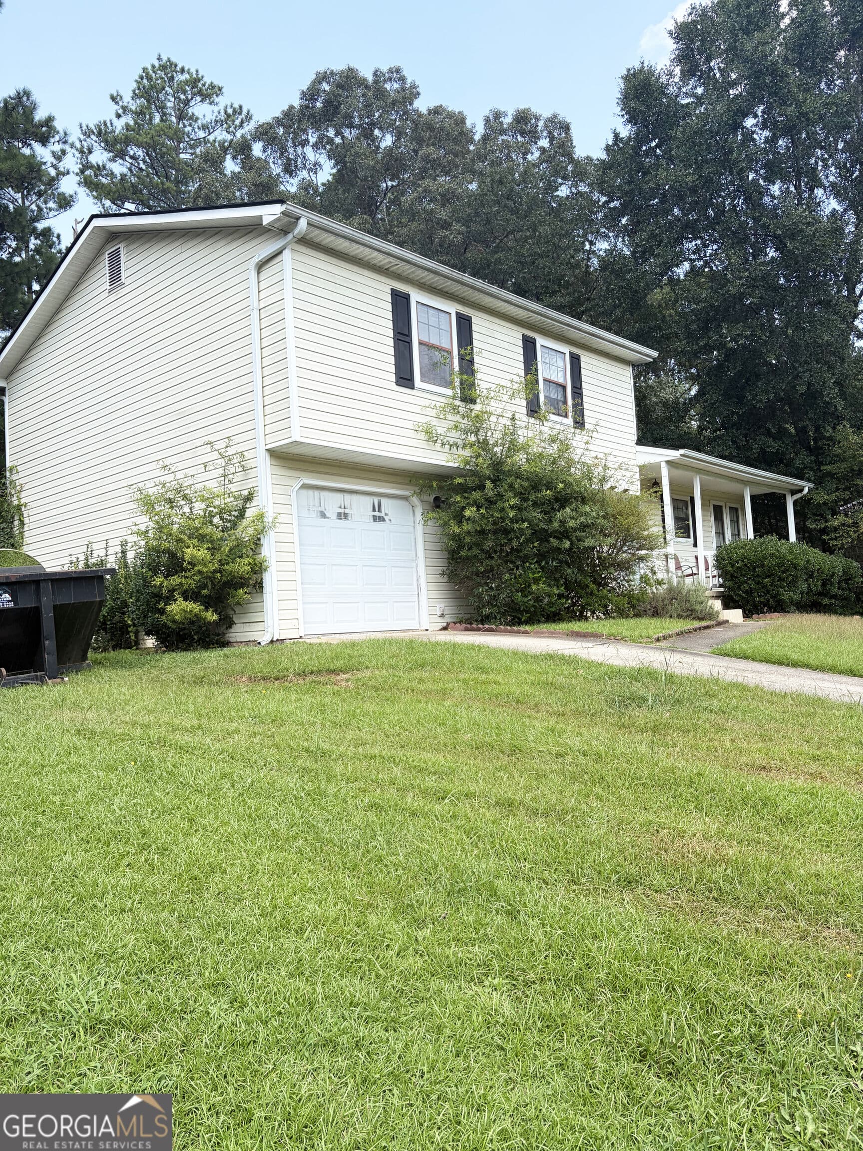 4 bedroom, 3 bathroom, 1,720 sq ft single family residence for sale at 7571 Kevin Place, Jonesboro, GA 30236 — photo 2