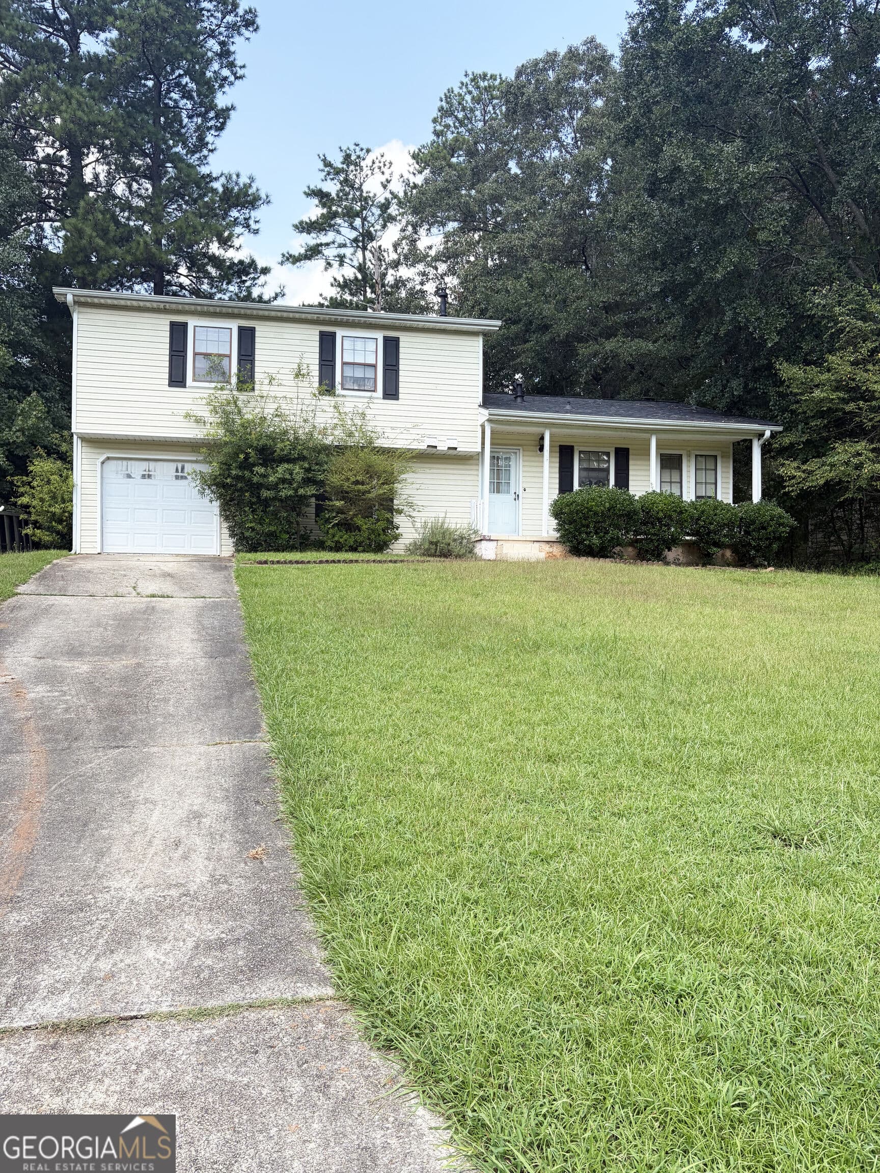 4 bedroom, 3 bathroom, 1,720 sq ft single family residence for sale at 7571 Kevin Place, Jonesboro, GA 30236