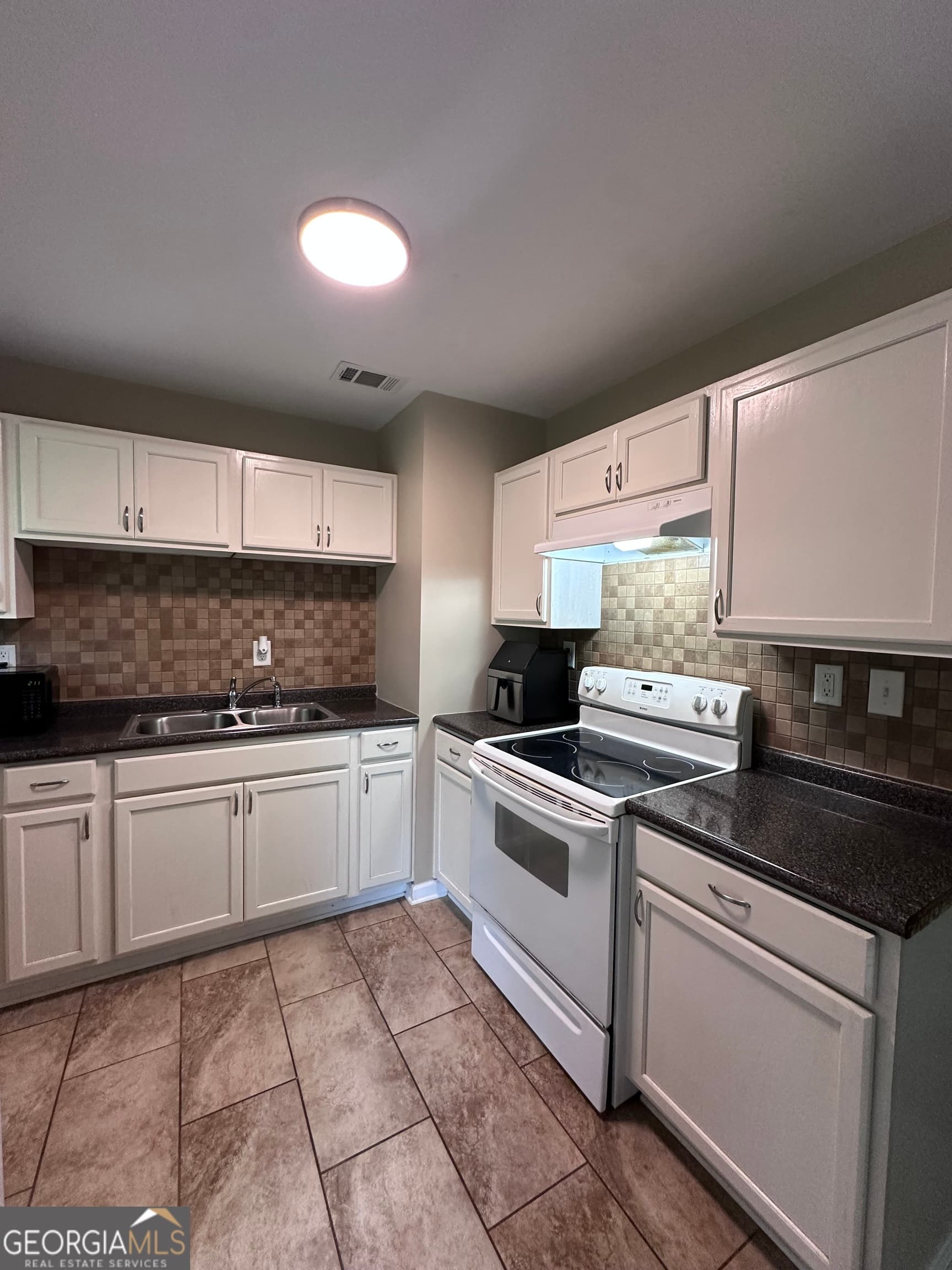 3 bedroom, 1 bathroom, 792 sq ft single family residence for sale at 4315 Elkan Avenue, Macon, GA 31206 — photo 6