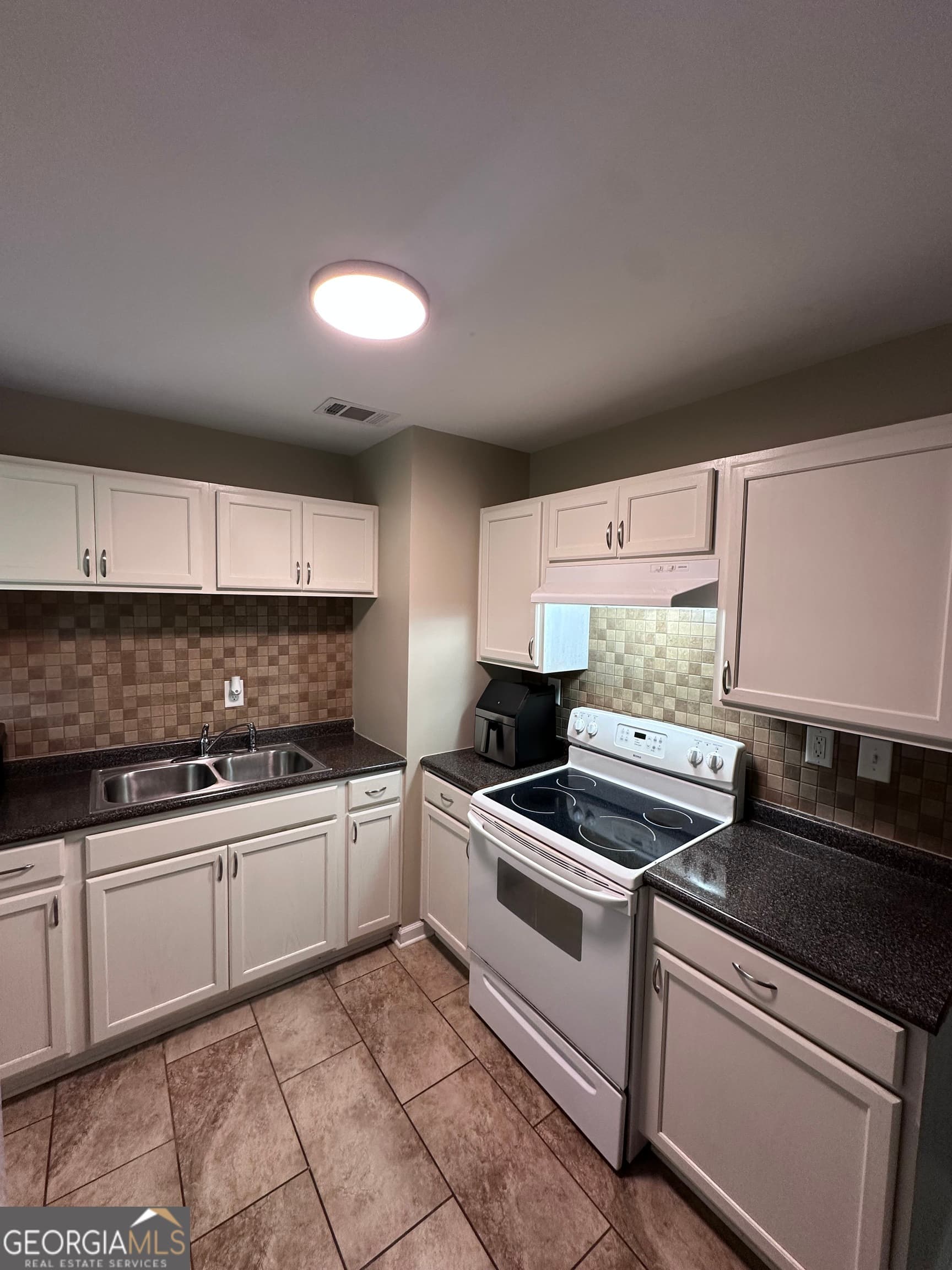 3 bedroom, 1 bathroom, 792 sq ft single family residence for sale at 4315 Elkan Avenue, Macon, GA 31206 — photo 5