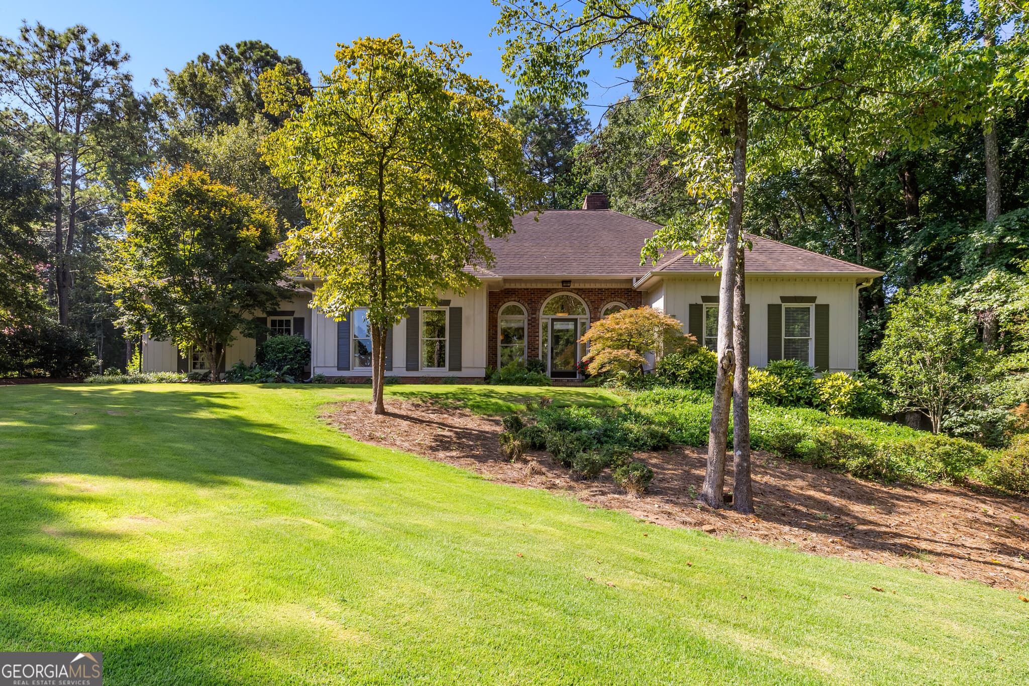 4 bedroom, 2.5 bathroom, 2,832 sq ft single family residence for sale at 216 Ashford Circle, Lagrange, GA 30240 — photo 2