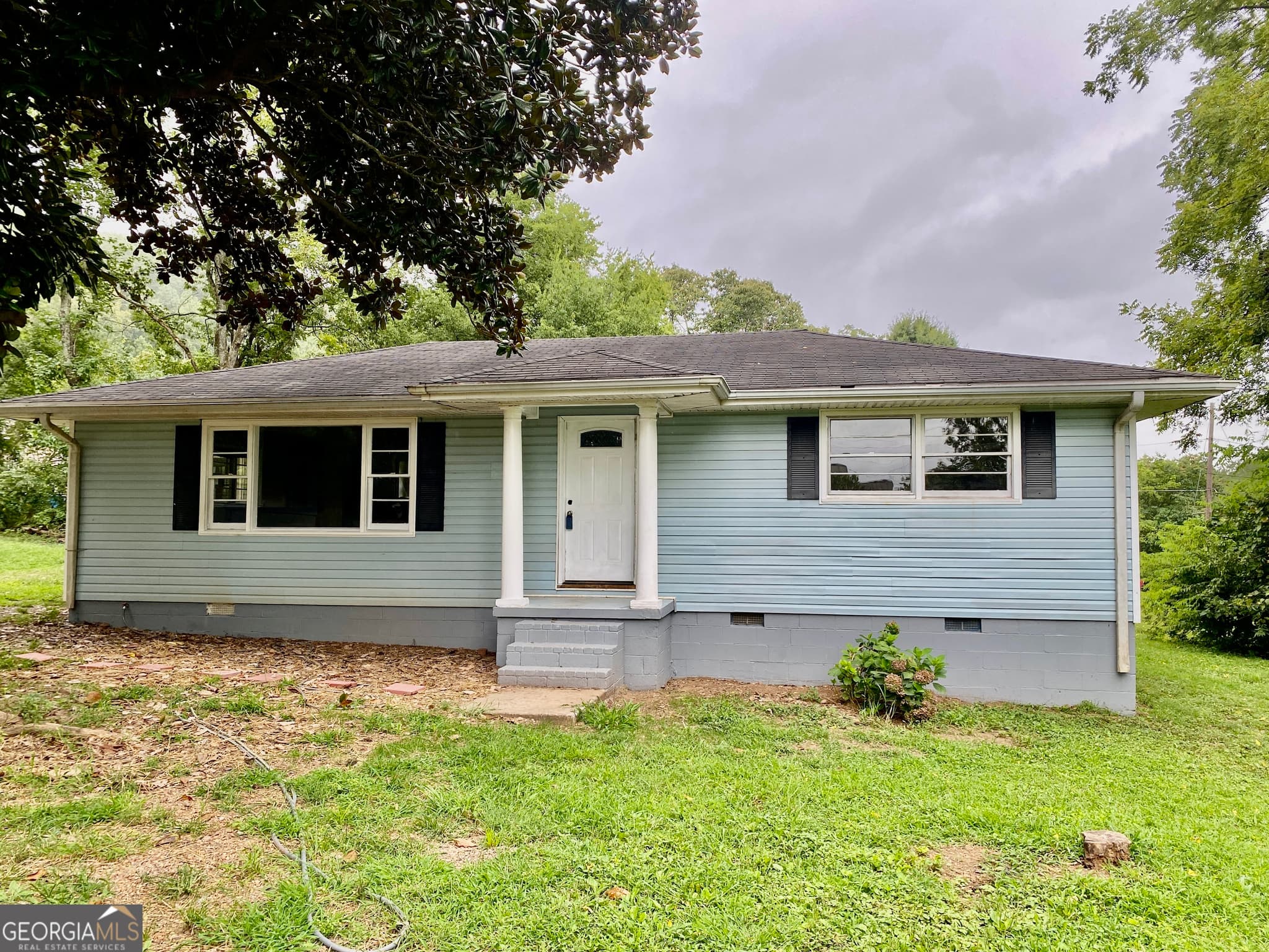 2 bedroom, 1 bathroom, 1,056 sq ft single family residence for sale at 514 Booze Mountain Road, Lindale, GA 30147