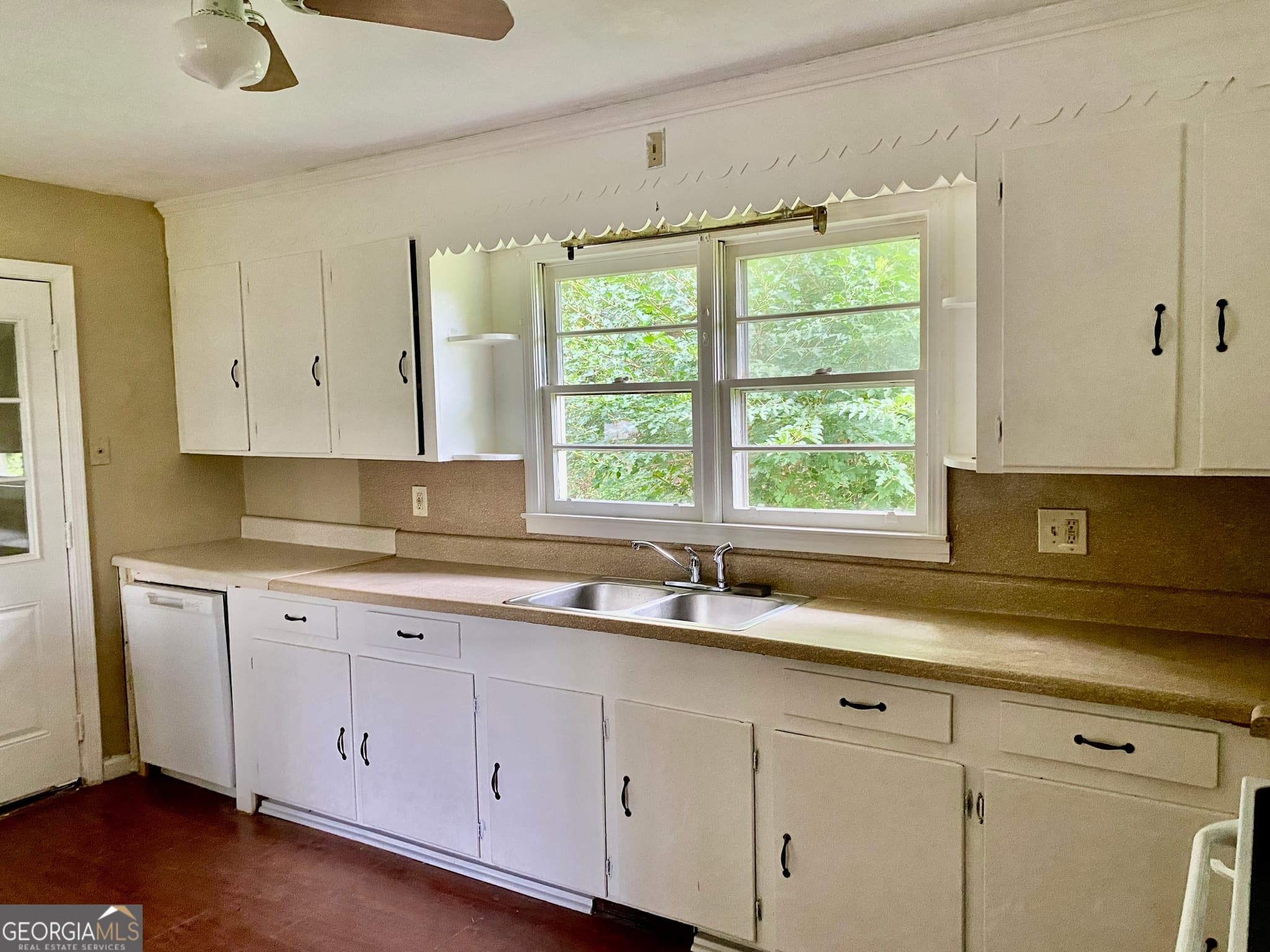 2 bedroom, 1 bathroom, 1,056 sq ft single family residence for sale at 514 Booze Mountain Road, Lindale, GA 30147 — photo 4