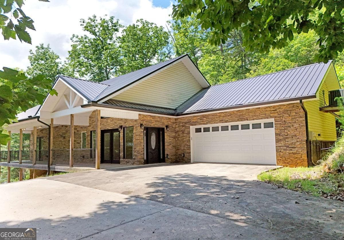 3 bedroom, 2 bathroom cabin,single family residence for sale at 714 Mountain View Road 36, 35, Hiawassee, GA 30546