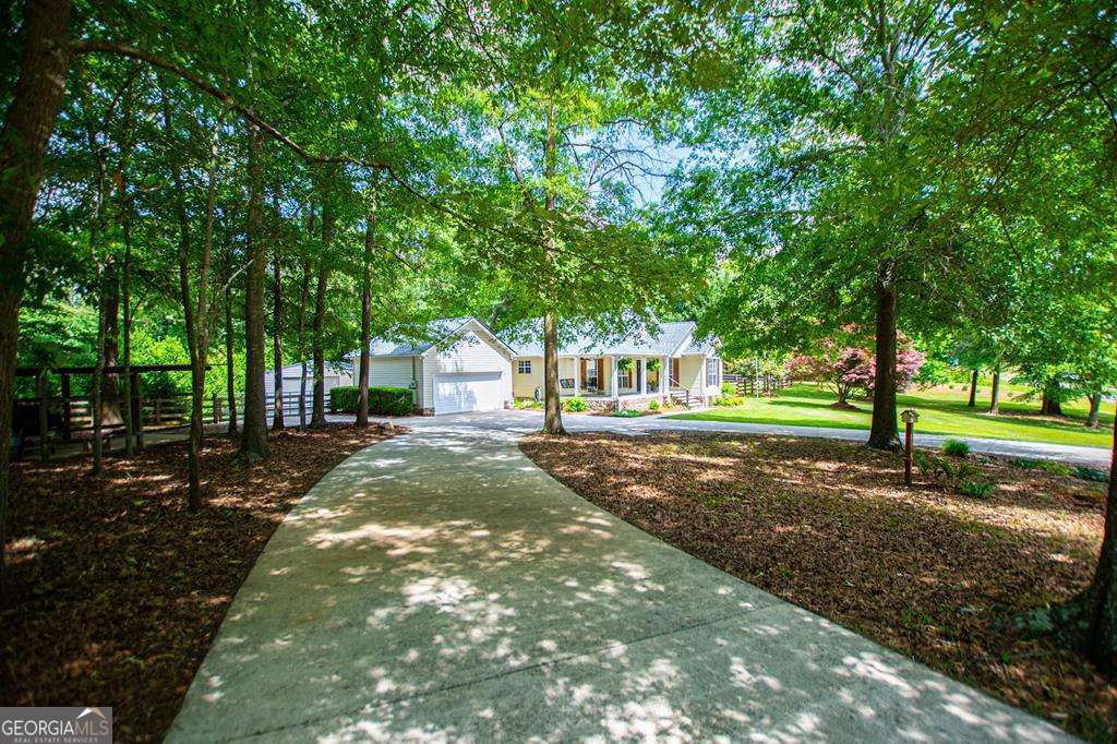 3 bedroom, 2 bathroom, 1,300 sq ft single family residence for sale at 2 Pine Hill Drive, Ranburne, AL 36273 — photo 2