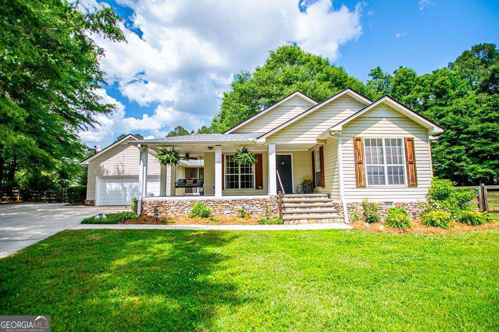 3 bedroom, 2 bathroom, 1,300 sq ft single family residence for sale at 2 Pine Hill Drive, Ranburne, AL 36273 — photo 6