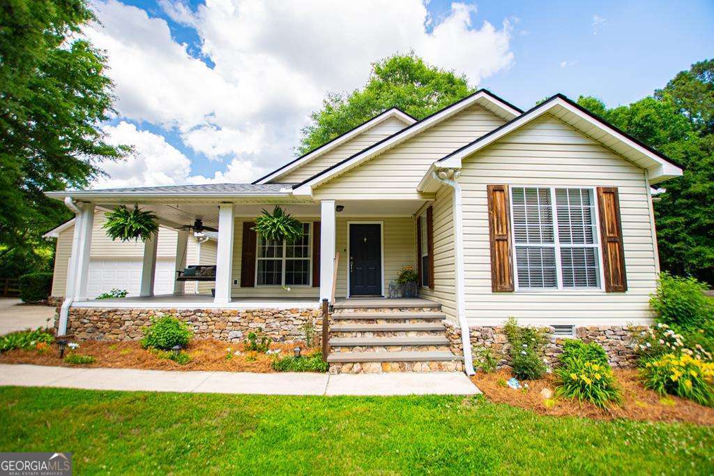 3 bedroom, 2 bathroom, 1,300 sq ft single family residence for sale at 2 Pine Hill Drive, Ranburne, AL 36273 — photo 7