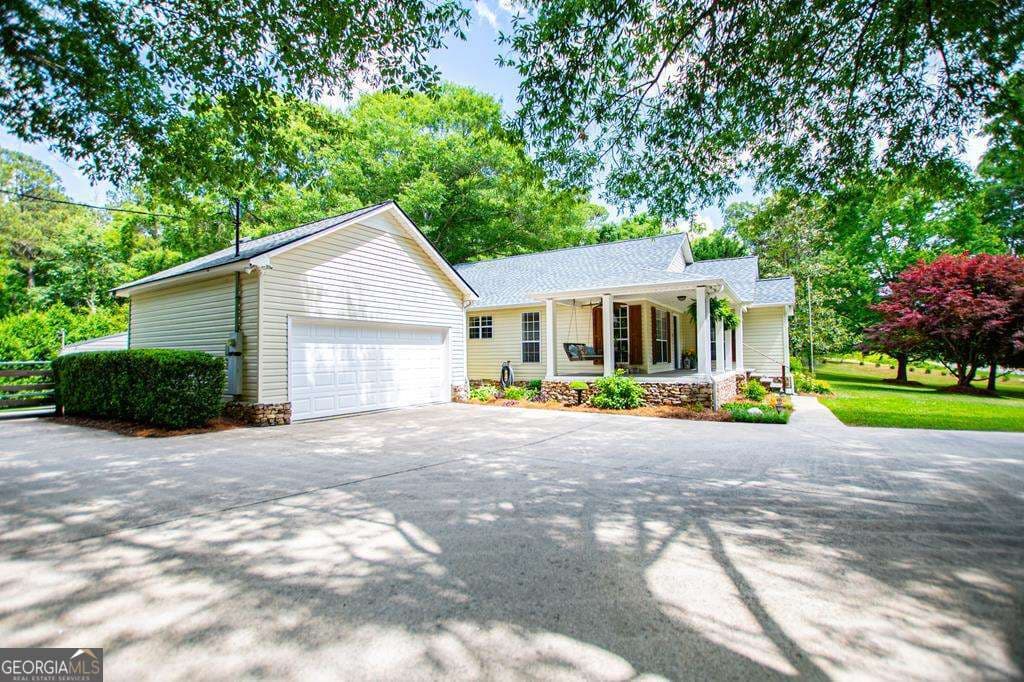 3 bedroom, 2 bathroom, 1,300 sq ft single family residence for sale at 2 Pine Hill Drive, Ranburne, AL 36273 — photo 3