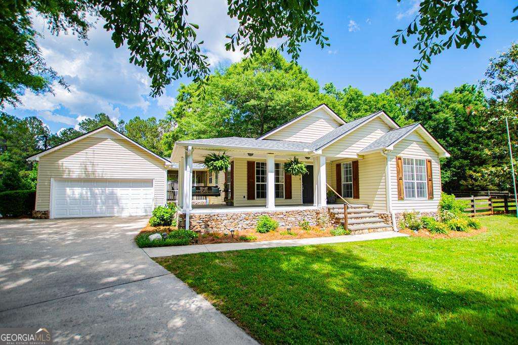 3 bedroom, 2 bathroom, 1,300 sq ft single family residence for sale at 2 Pine Hill Drive, Ranburne, AL 36273 — photo 5
