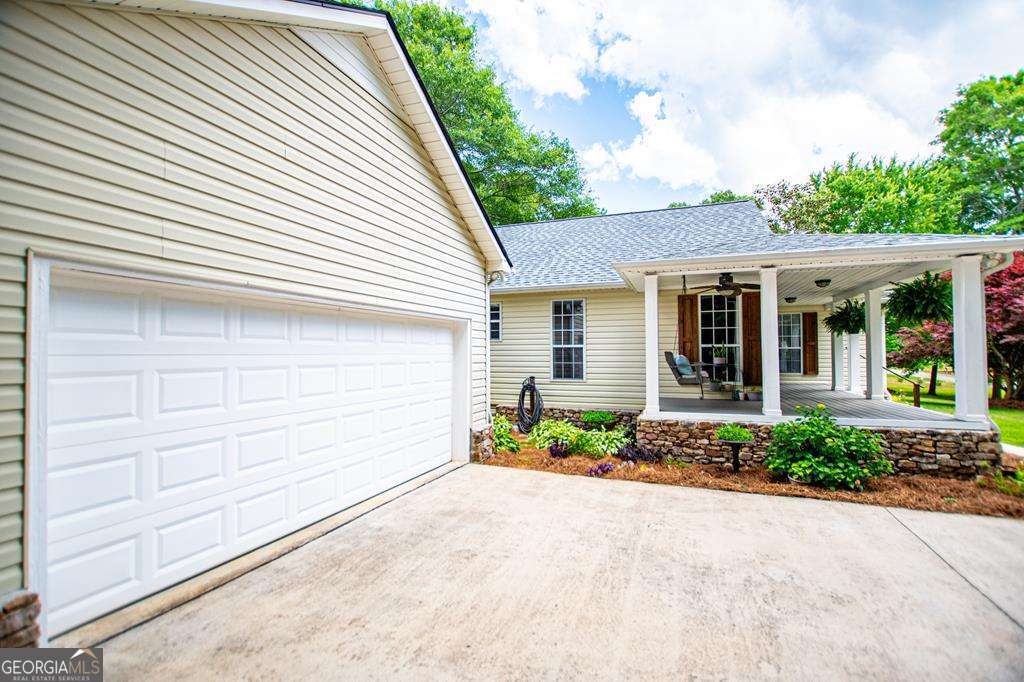 3 bedroom, 2 bathroom, 1,300 sq ft single family residence for sale at 2 Pine Hill Drive, Ranburne, AL 36273 — photo 4