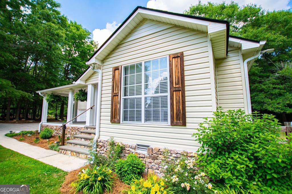 3 bedroom, 2 bathroom, 1,300 sq ft single family residence for sale at 2 Pine Hill Drive, Ranburne, AL 36273 — photo 8